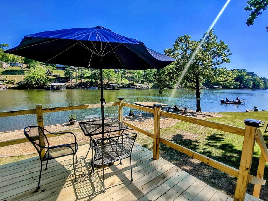 #04-Adorable Large 1 Bedroom Lakeside Cottage- Pet Friendly
