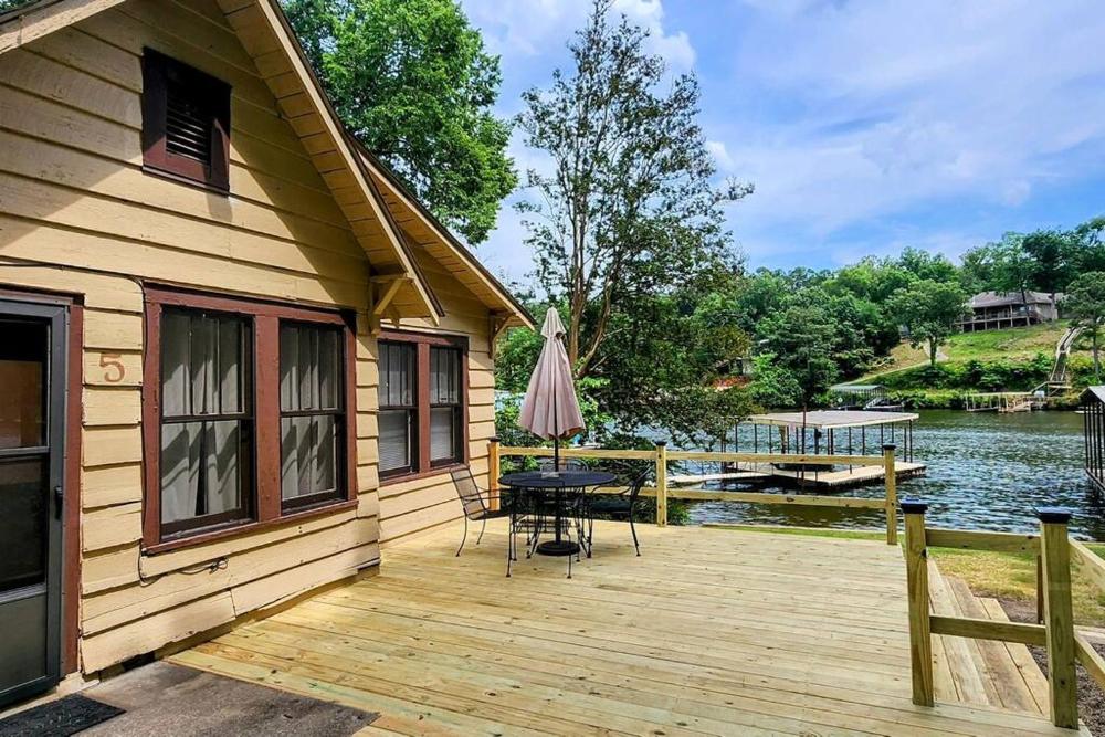 #05 - Lakefront Two Bedroom Cottage- Pet Friendly