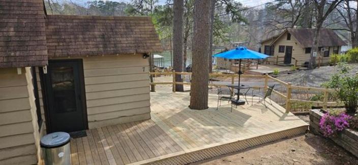 #07 - Lakeview One Bedroom Cottage-Pet Friendly