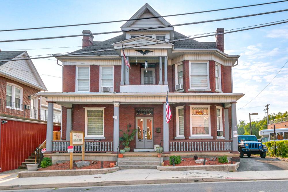 1 Mi to Dtwn Cumberland Historic Apt with Patio!