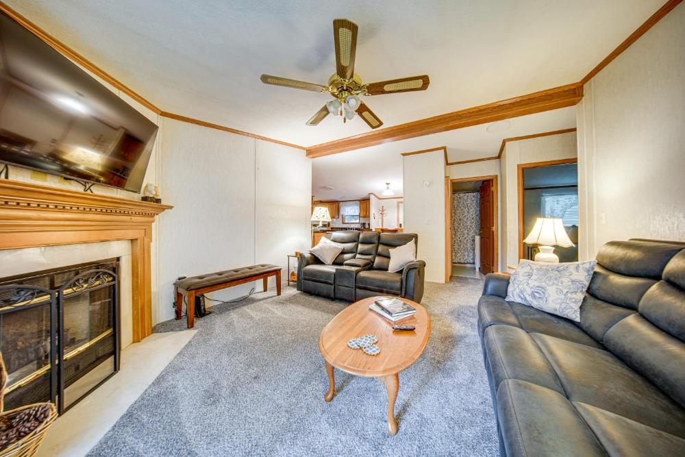 1 Mi to Lake Access Erie Home with Private Backyard