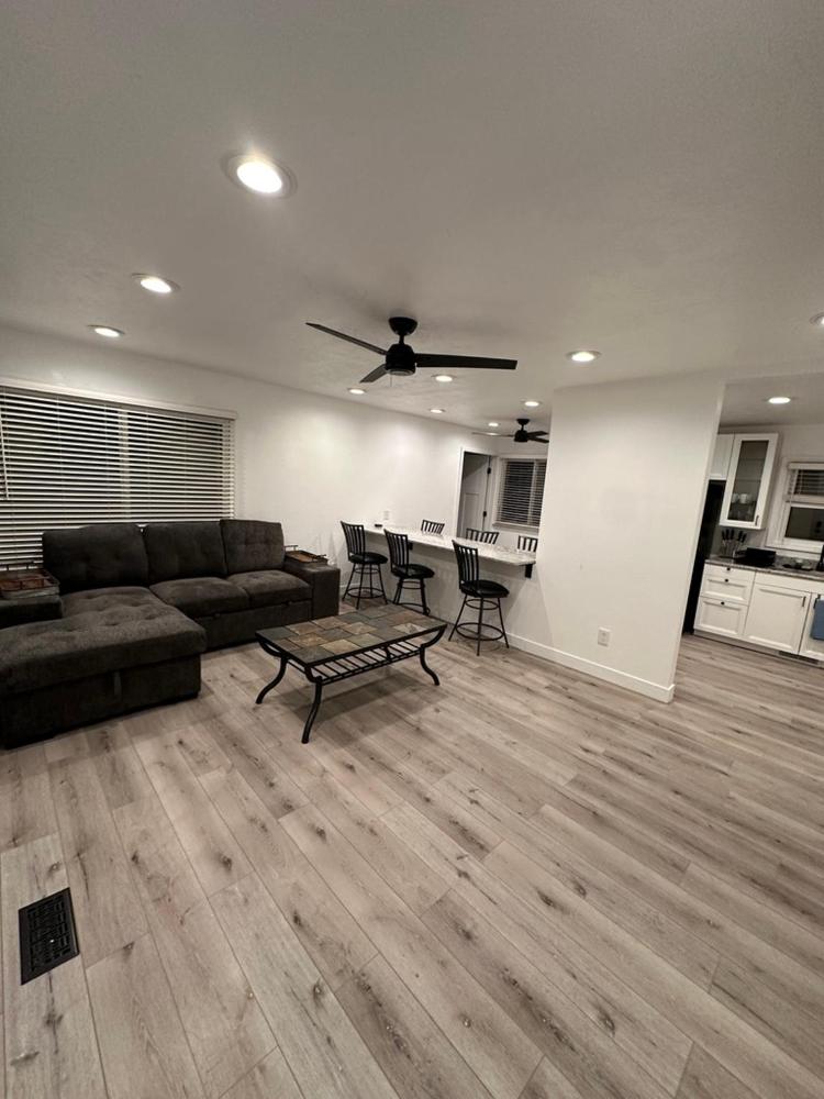 2BR Gem: Modern Comfort & Style