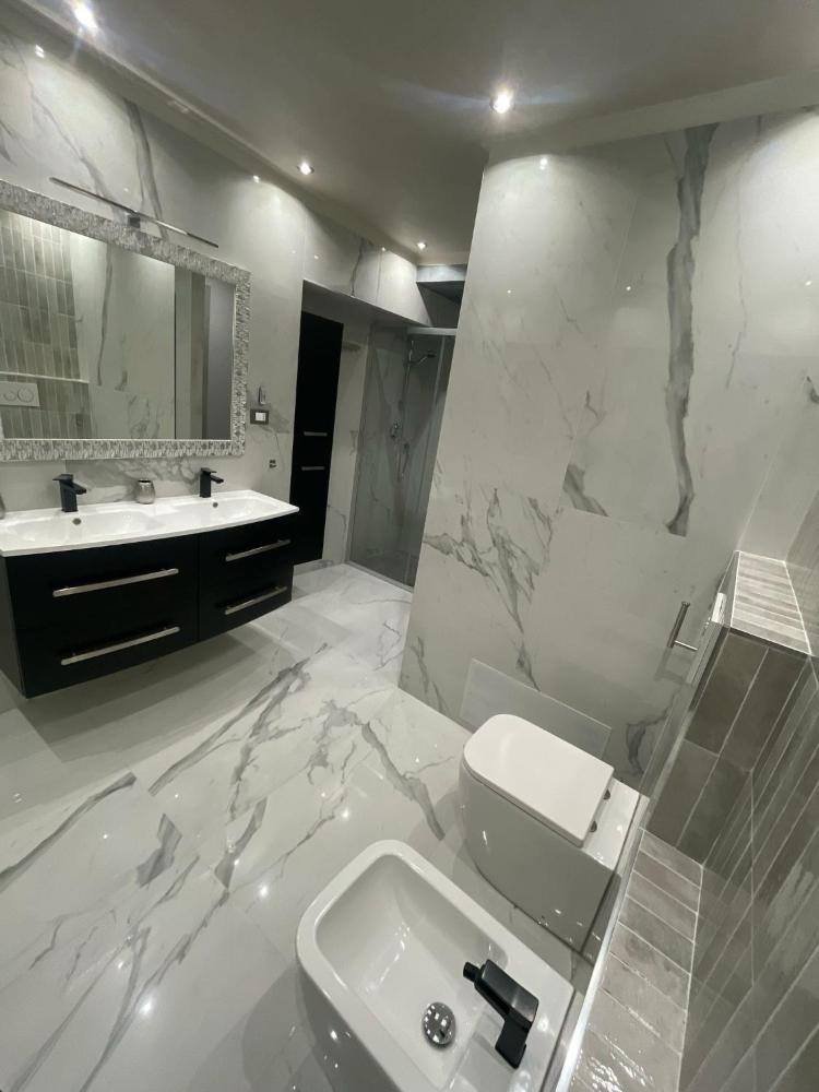 airport apartments camera narciso