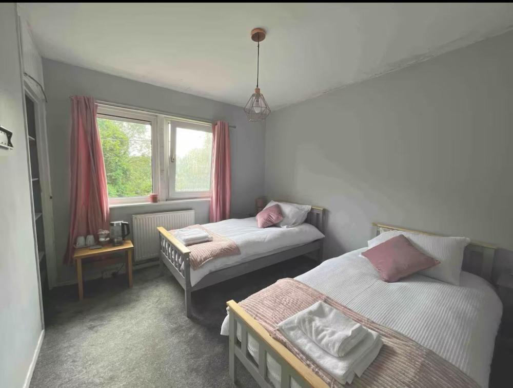 Amina Cottage - Women only