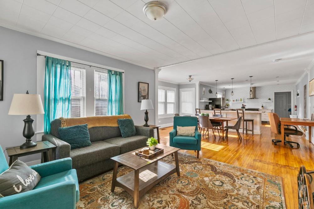 Beautiful Tarrant Home-Minutes to Airport and Downtown