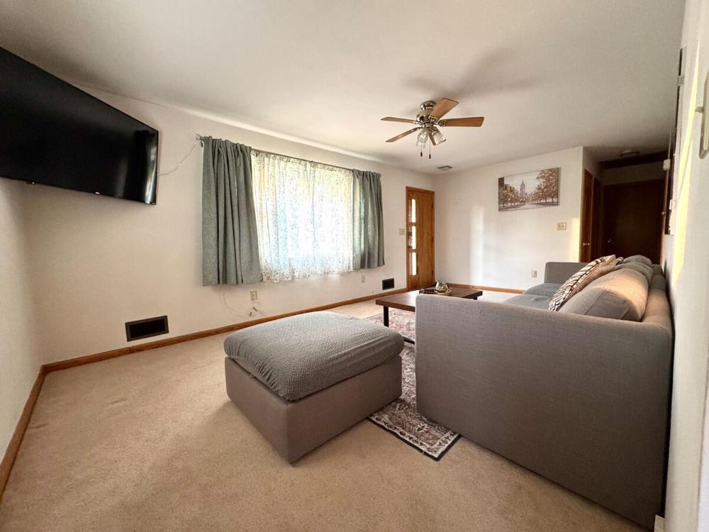 Bridgeport House WV, Close to UHC, FBI, The Bridge Complex