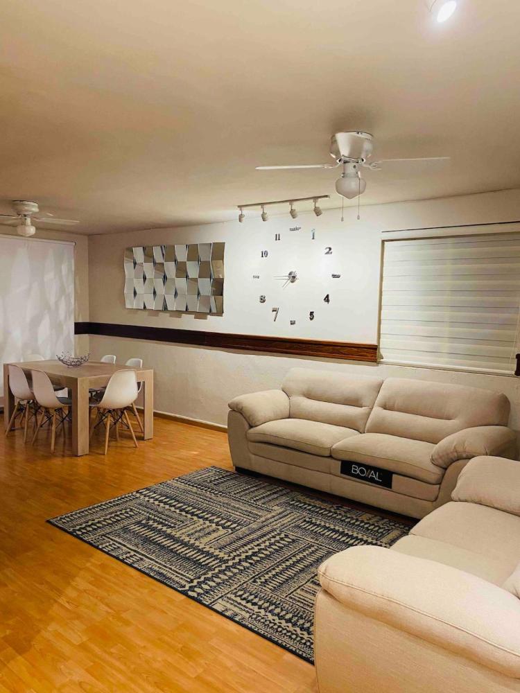 Casa al Norte bien ubicada, portón control remoto