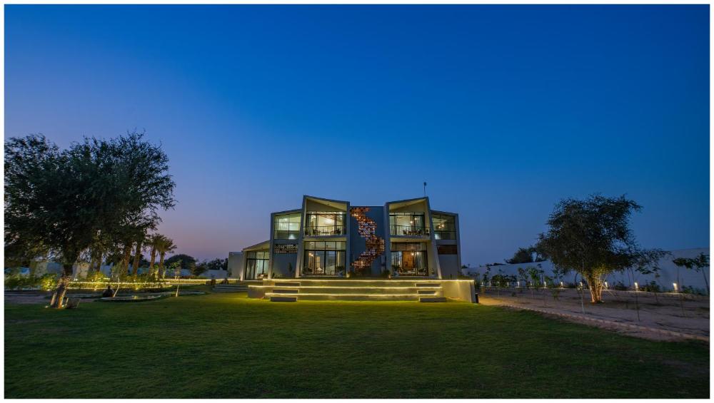 Casa Concreto- 5-Bedroom Luxury Villa with all weather Pool