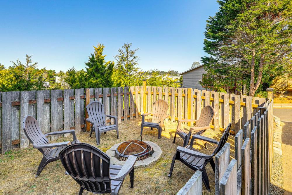 Coastal Oregon Home Walk to Dock!