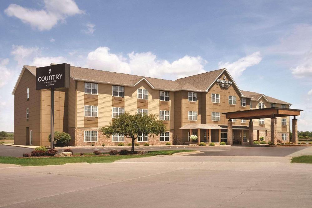 Country Inn & Suites by Radisson, Moline Airport
