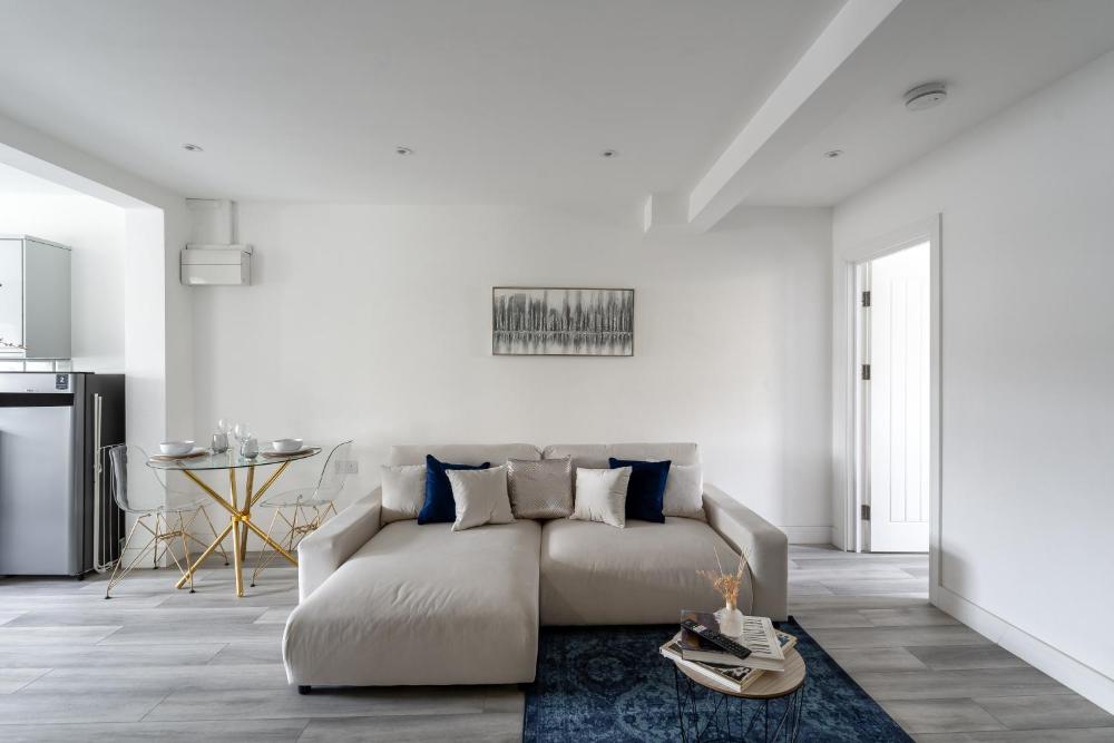 Cozy Downtown Apartment