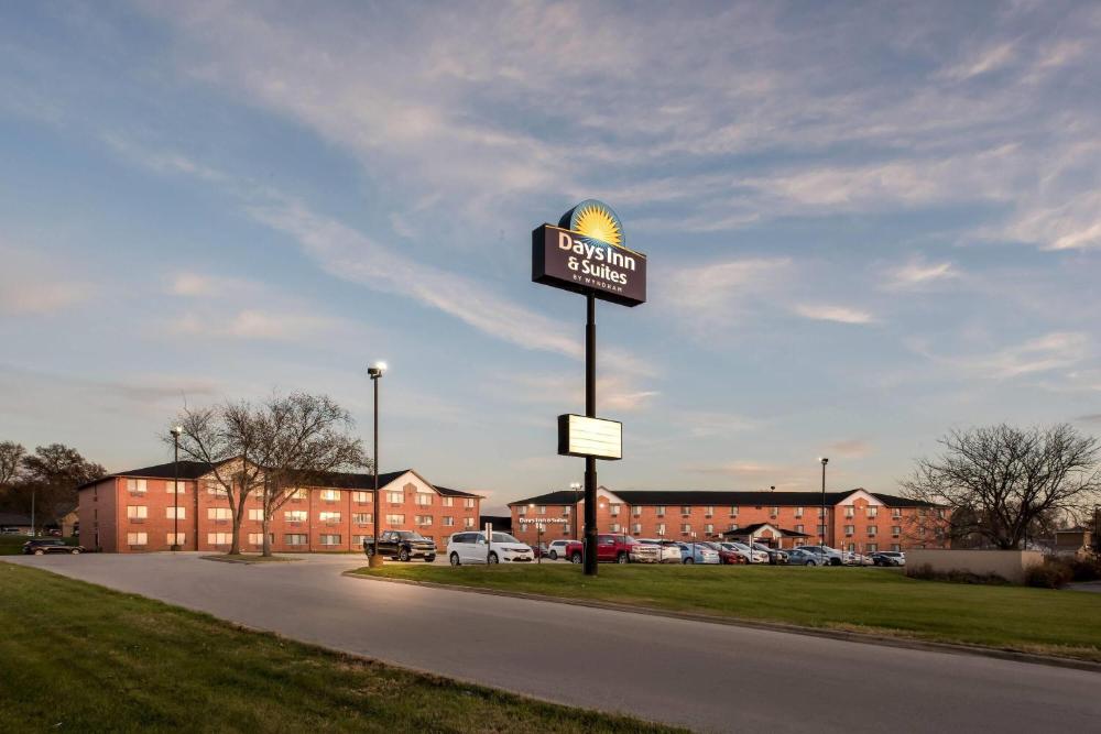 Days Inn & Suites by Wyndham Des Moines Airport