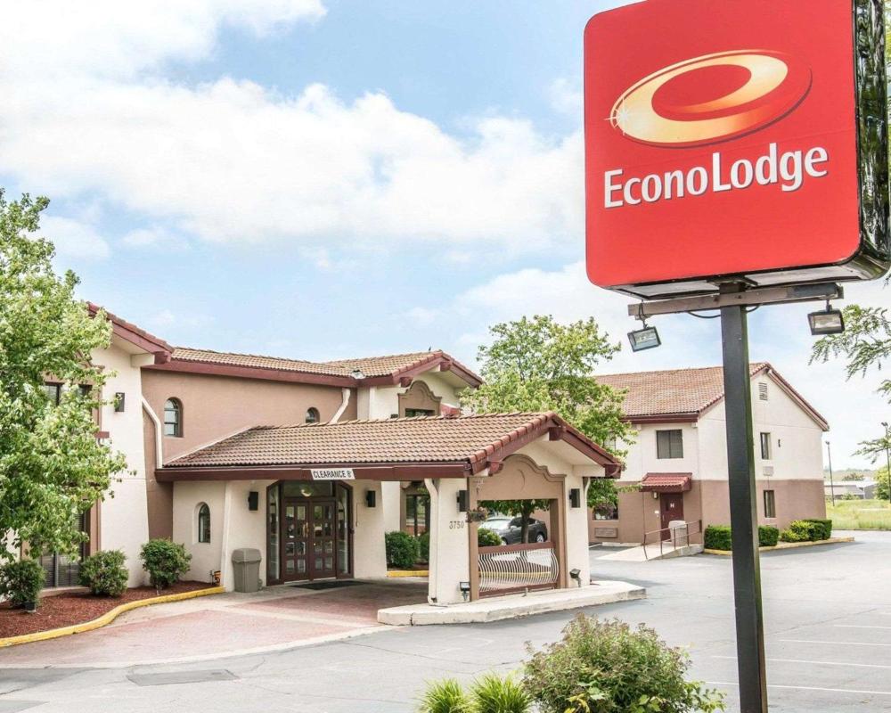 Econo Lodge Kalamazoo near Wings Stadium
