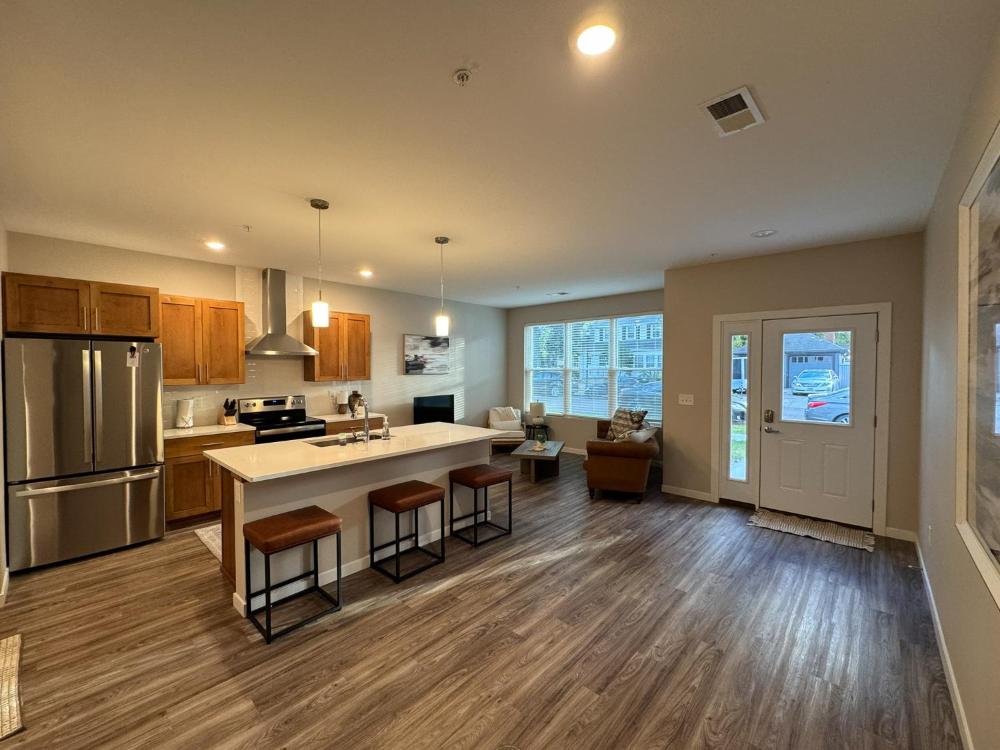 Elegant Townhouse near NDSU and Downtown Fargo #101