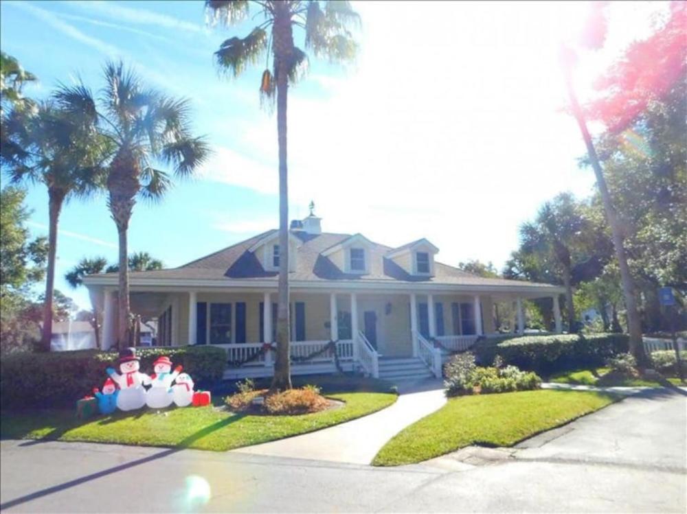 F3 close to front heated pool