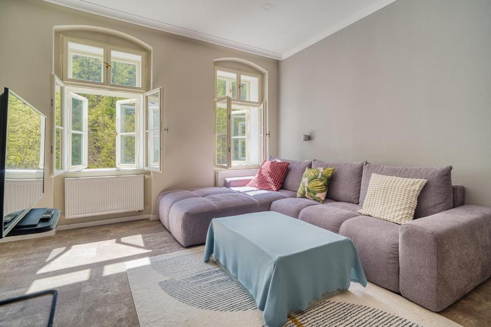 Grand Pupp Apartment with Jacuzzi and Netflix by Rentez