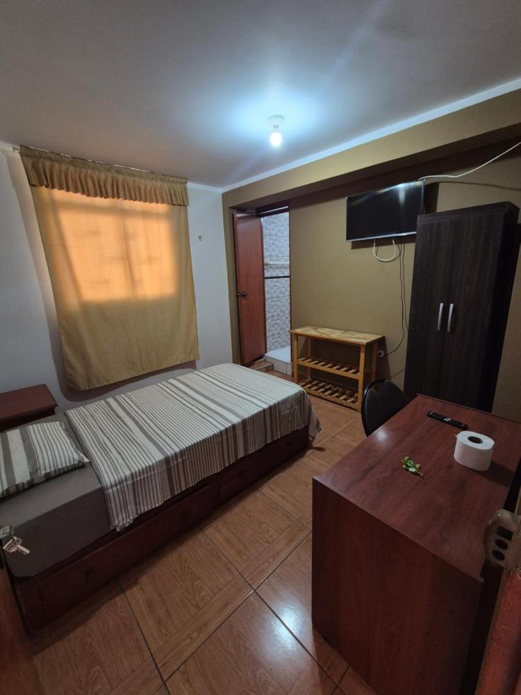 Habitación individual con baño privado en Talara centro