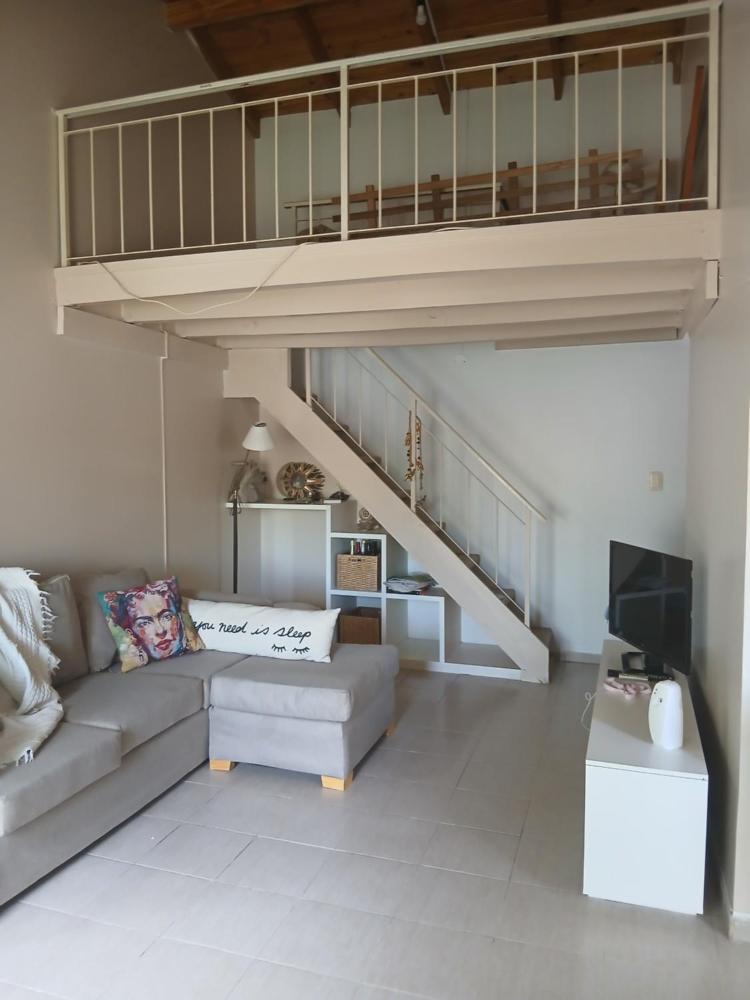 Habitación Privada en una amplia casa a metros de una laguna natural y del Museo Paleontológico de la ciudad