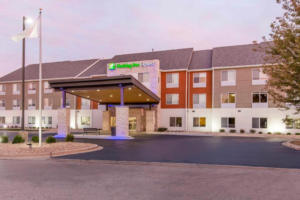 Holiday Inn Express & Suites Chicago West - St Charles by IHG