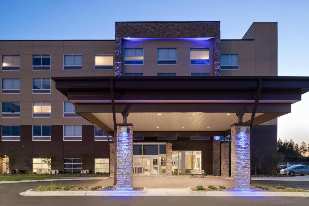 Holiday Inn Express & Suites Duluth North - Miller Hill by IHG