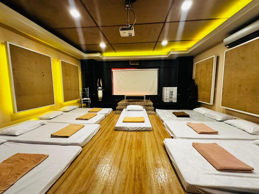 HOST HOMES near AIRPORT BETA BAYVIEW