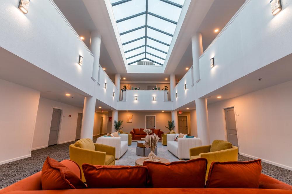 Hotel Aluxor SFO, Shuttle Service