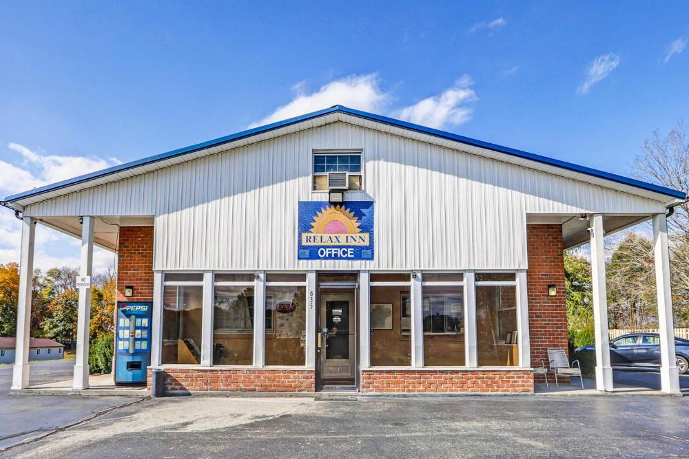 Hotel O Relax Inn Lewisburg near I-64