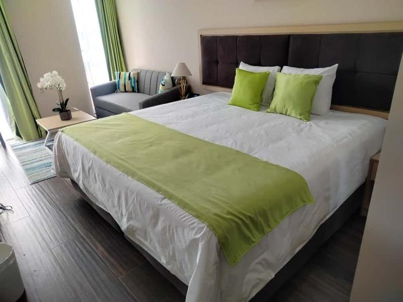 Hotel Puerto Limón CR