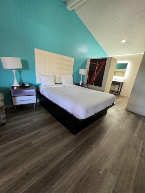 Howard Johnson by Wyndham Phoenix Airport/Downtown Area