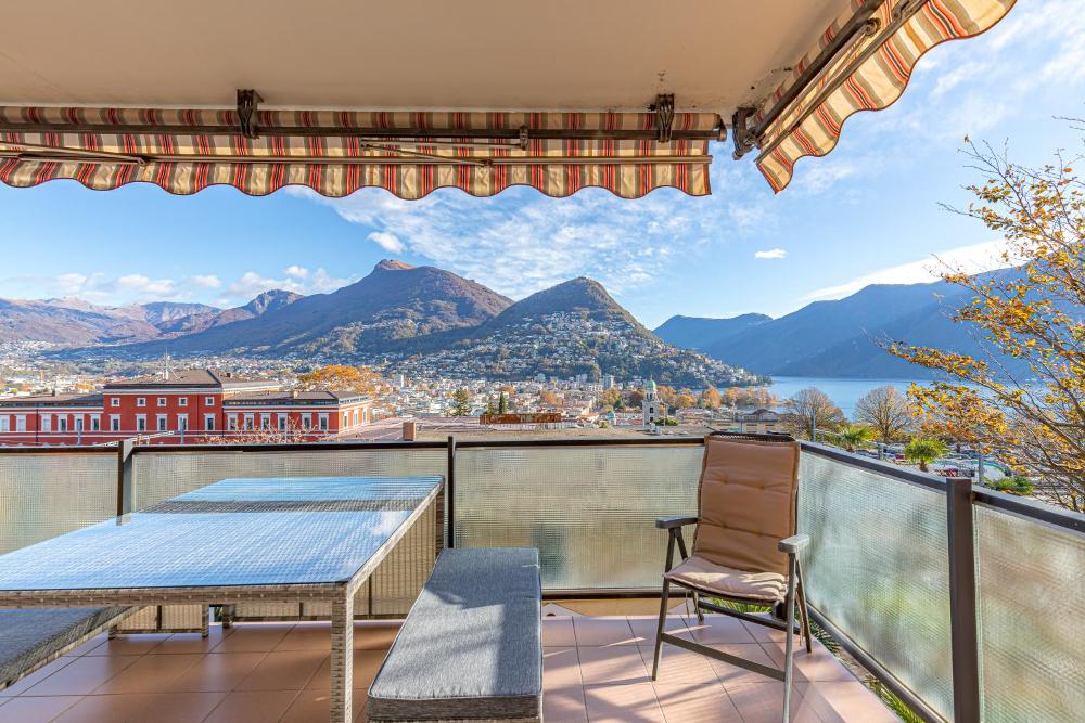 Imperial of Lugano 4 with a lake view behind the station and 10 min from the lake