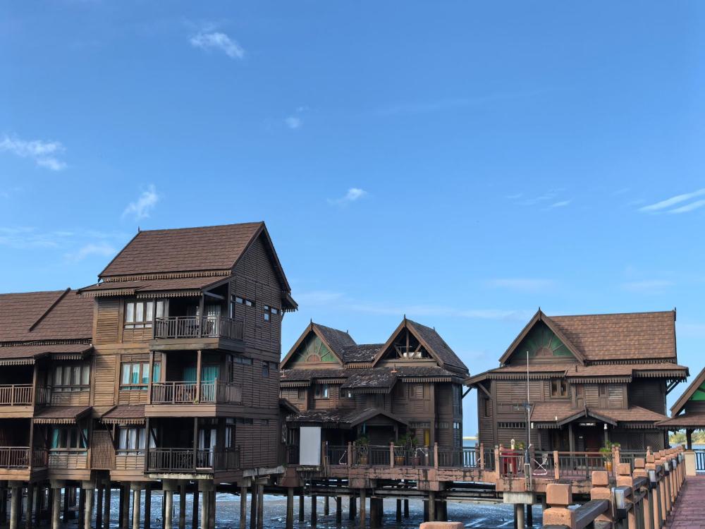 Langkawi Lagoon Floating Resort 01