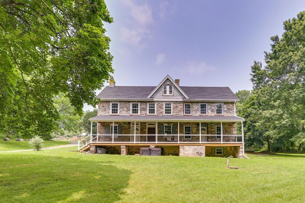 Large Historic Home in Pennsylvania Dutch Country!