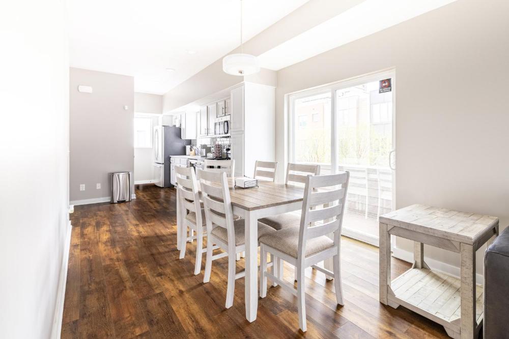 Luxury Downtown Townhome Private Garage Unit 10