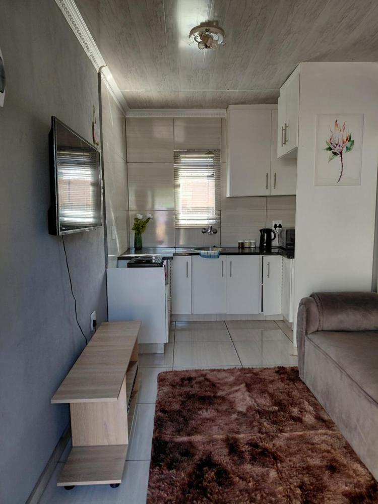 Mama R's Budget-friendly BACKROOM 2