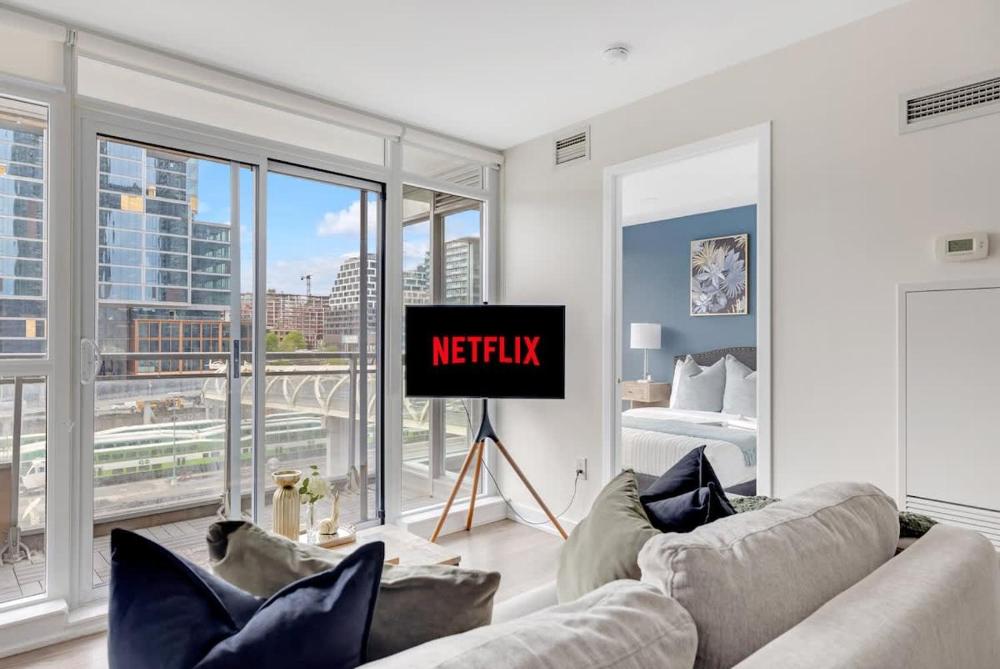 Modern 3BR Condo Heart of Entertainment District