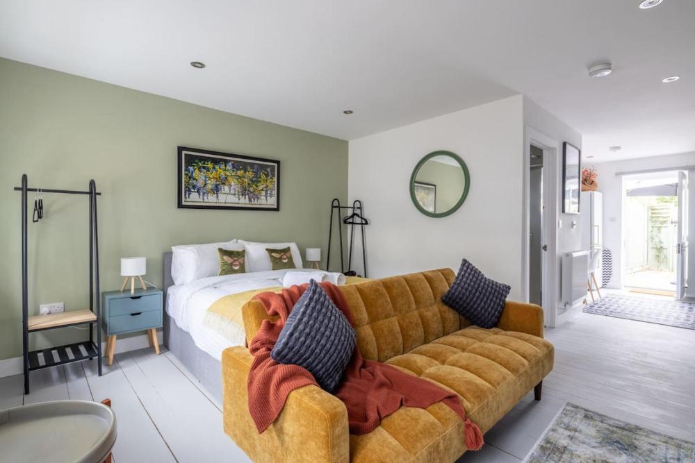 Modern Central Studio With Parking