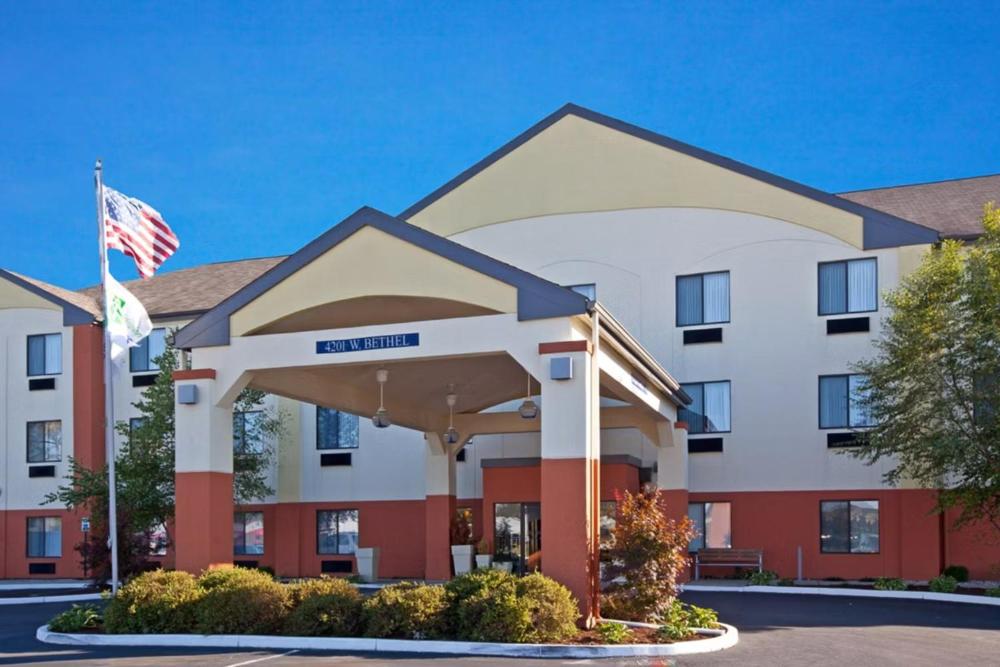 Muncie Place Hotel & Suites