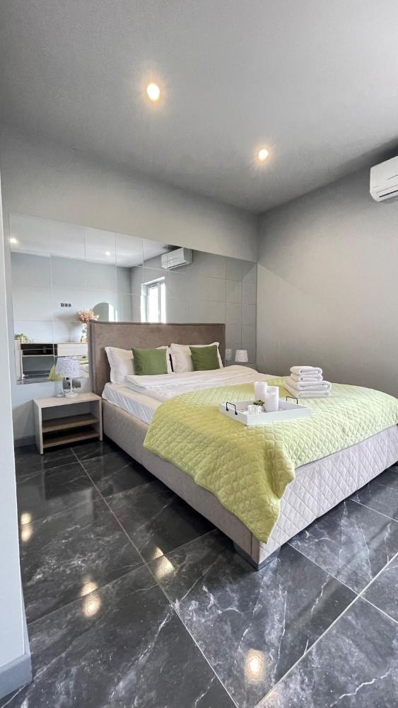 Просторий сучасний світлий номер N4