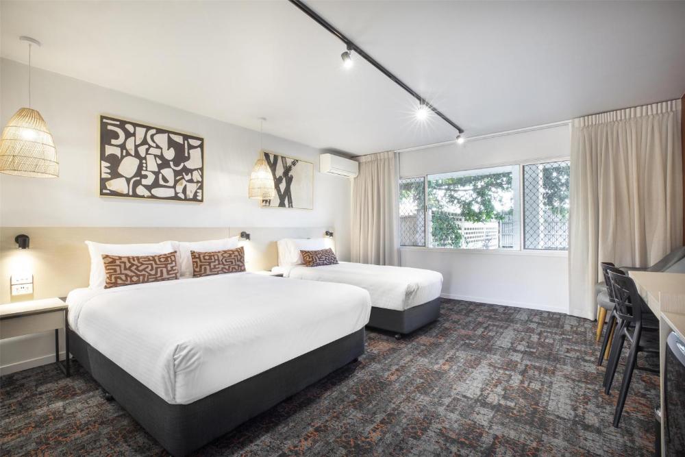 Nightcap at Dalrymple Hotel