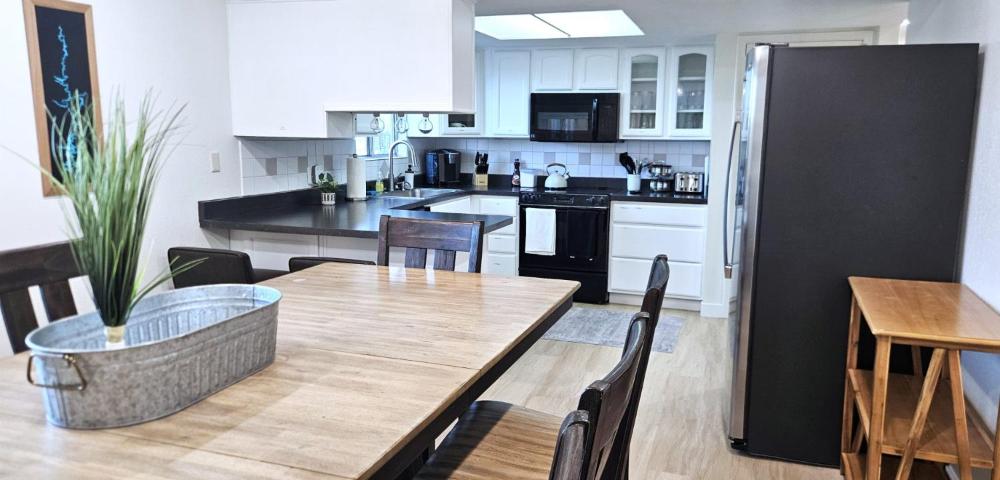 Paddleboards, Air Hockey, Grill, Fire Pit, WD, Brkfst, Sleeps 10, upper