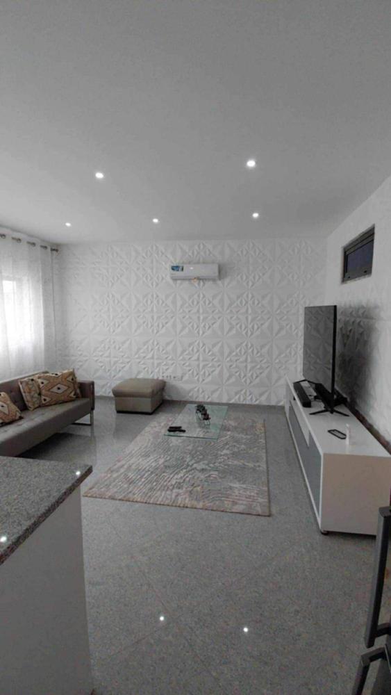 Pleasant 3-bedroom in Praia City