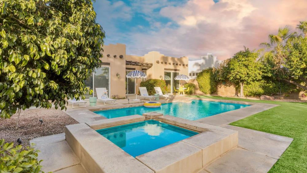 Pool Hot Tub Yard Games Chic Midcentury Design Painted Sand by AvantStay