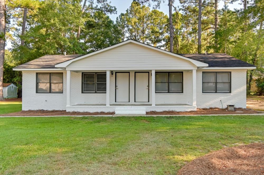 Private Patio Apt 6 Mi to Cheraw State Park!
