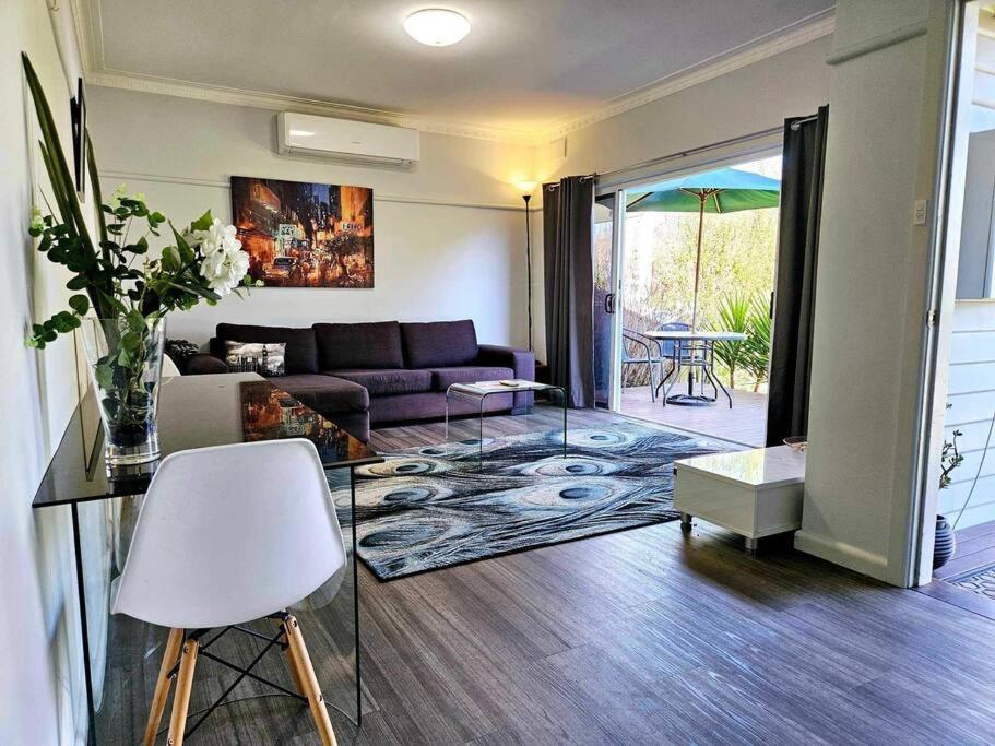 Quantrill Avenure Retreat