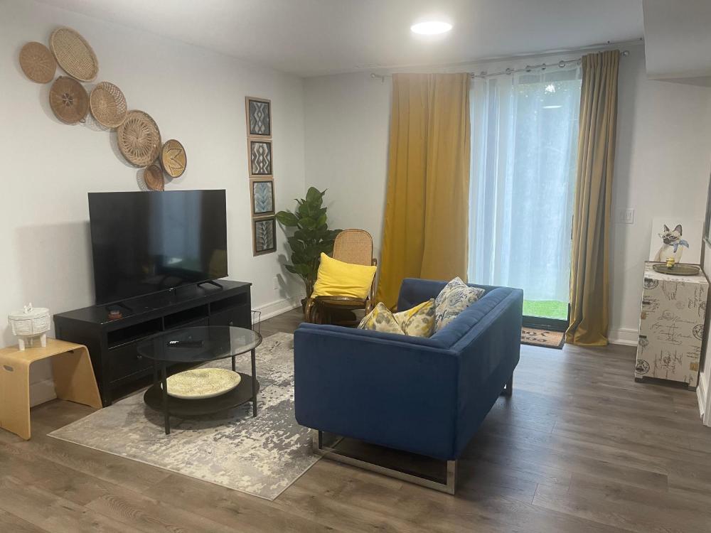 Self contained lower level 1 Bedroom apartment