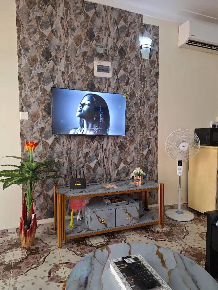 Shishi's Staycation Studio