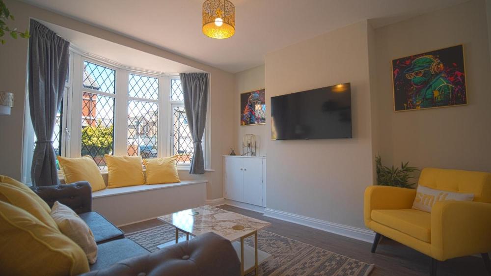 Spacious 3-Bed Home - Central Blackpool