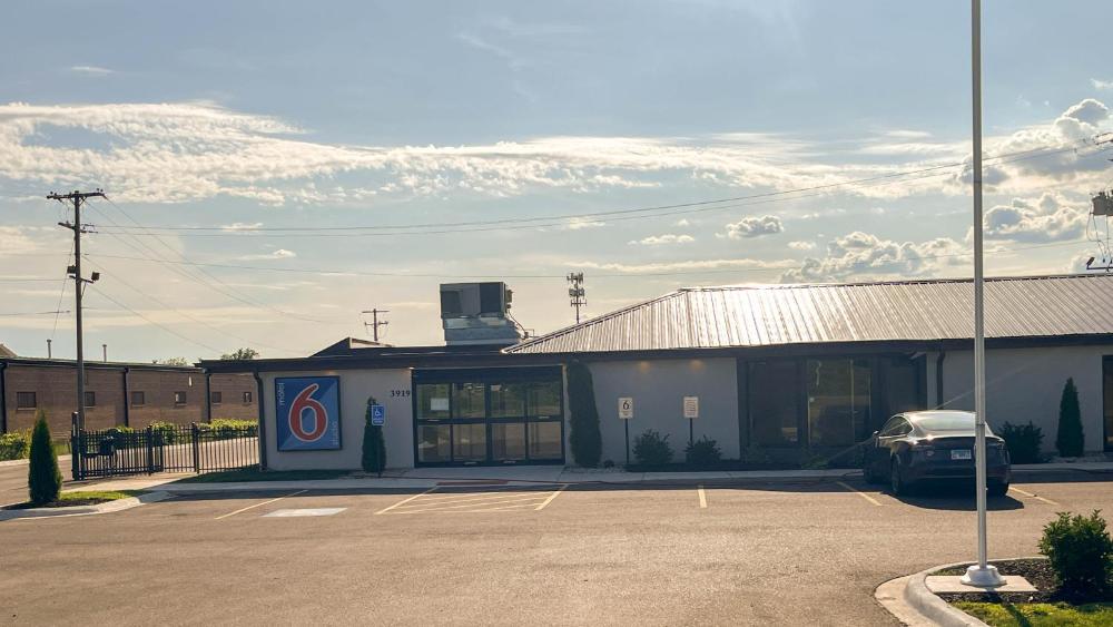 Studio 6 Rockford, IL – RFD Airport
