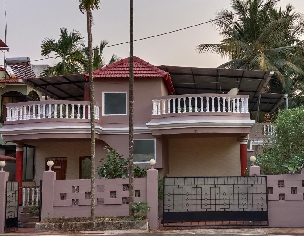 Suburbs Holiday Home