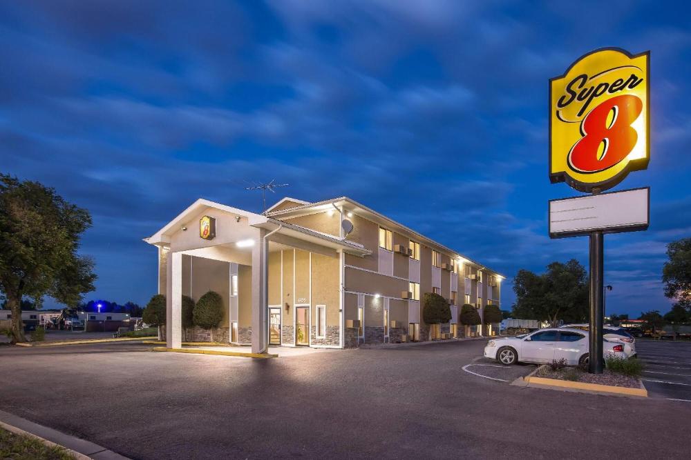 Super 8 by Wyndham Colorado Springs Peterson Space Force